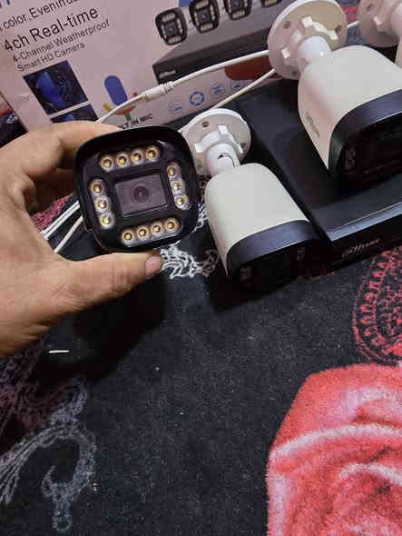 منظومة كامرات فول كلر ليلي نهاري  عدد  4 مراقبه دهوا كوريه صوت و صورة  بوليسيه  اتقاط صورة للوجه مع كامل ملحقات هارد ٥٠٠ كيكا  و كامرات ٤ تسجل صوت و صورة بنفس الوقت مع الربط و تحدث  عن طريق الهاتف  جهاز xvr يدعم حتى كامرات 8  يعني تكدر تضيف بعد كامرات  تحتوي الكامرت على فلاش اضائه  ١٤ لد ليلي  المكان الحله مركز المدينة  ***********
