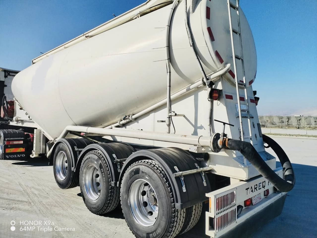 السلام عليكم للبيع سايلو تركي علي  رزا بيلاد دبل تاير 315 حمولة 50 طن شرط فسخ وربط سليمانيه سايلو جاهز للشغل بدون مصرف عنوان كركوك ***********
