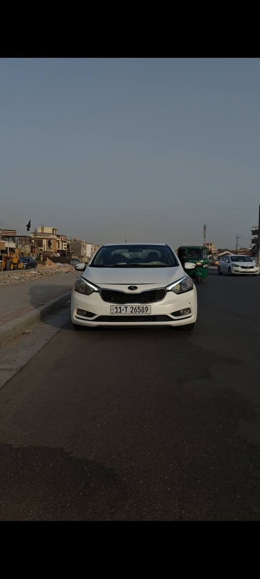 سلام عليكم سيراتو كوبيه 14 فول مواصفات مكينه 2000 دوش كير ومكينه نضيف بلاد سياره بيها شكم قطعه مبدله يعني ابيع حزام وعندي صوره لضربه الها سياره نضيفه  وحلوه بس عليها ملاحظات بسيطه بل نسبه لسعر 88 وبيها مجال مكاني بغداد حي الجهاد رقمي ***********
