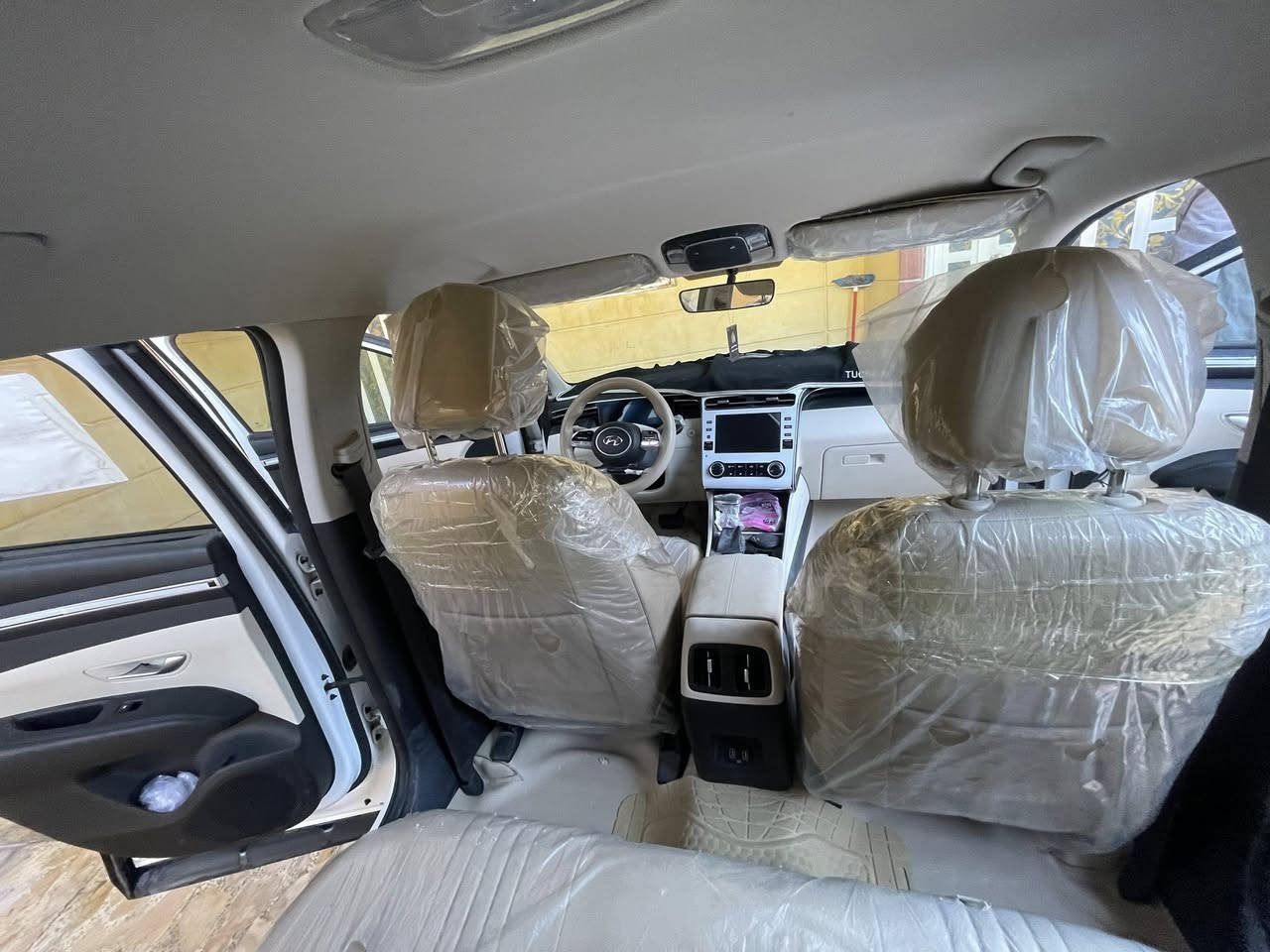 السلام عليكم هونداي توسان ٢٠٢٤ خليجي رقم بصرة بسم الوالد كفالة عامة من الزلغ  مواصفاتها فول عدا الفتحة ومواصفاتها معروفه
ماشية ٢٤ الف  السيارة مشترينها من شركة هونداي بالبصرة
السعر ٢٣٥وبيها مجال بسيط 
للتواصل  
***********
