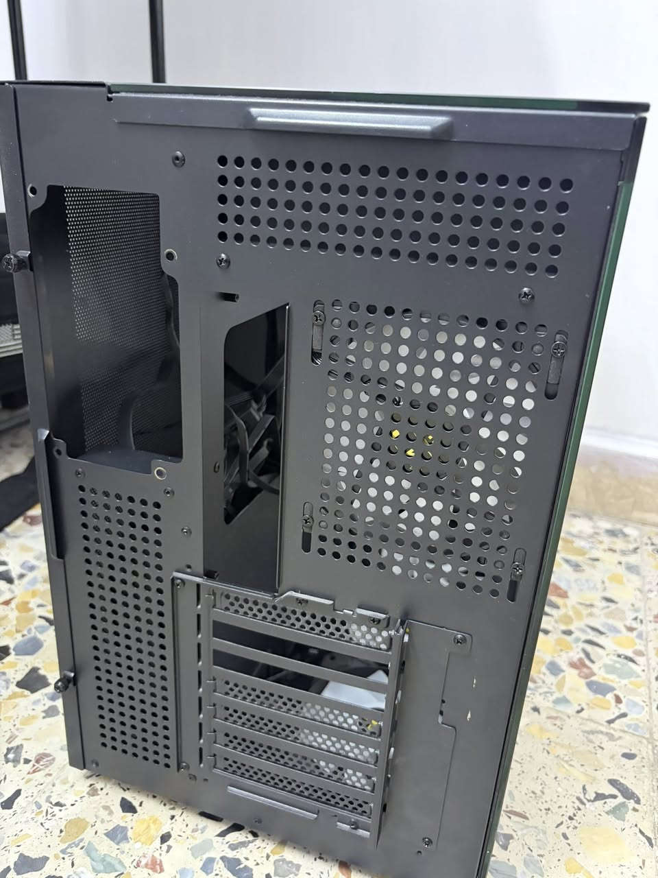 السلام عليكم كيس CASE XIGMATEK AQUA ULTRA BLACK للبيع فقط الكيس بدون تجميعة الكيس جديد نظافة 100% استعمال كلش قليل مع 7 مراوح جديدة 
اخذته قبل فتره ب ١٧٥ مصارلي هواي

السعر: 135 وبي مجال
العنوان: بغداد، مدينة الصدر شارع الفلاح
***********

