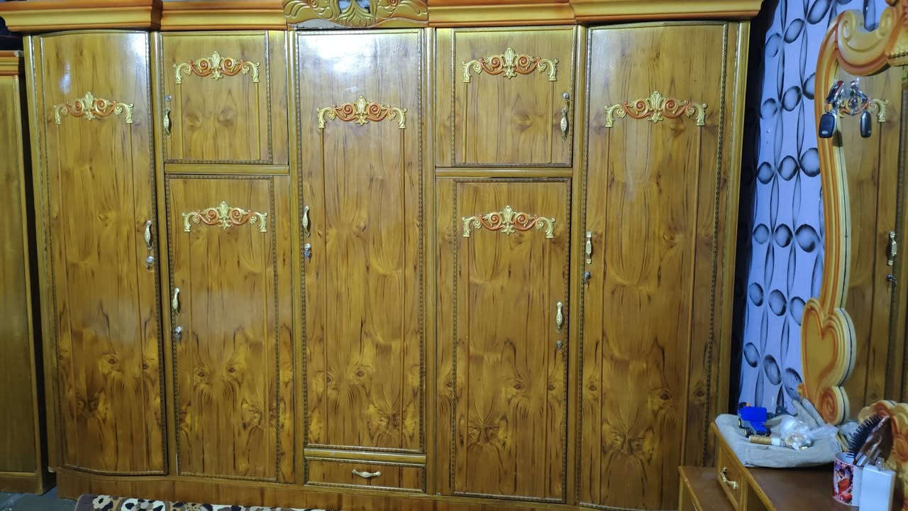 غرفه مستخدمه ام الخمسه مقطعه كل باب وحده
نضيفه 85/100
للبيع سعرهه 600وبيهه مجال 
***********
