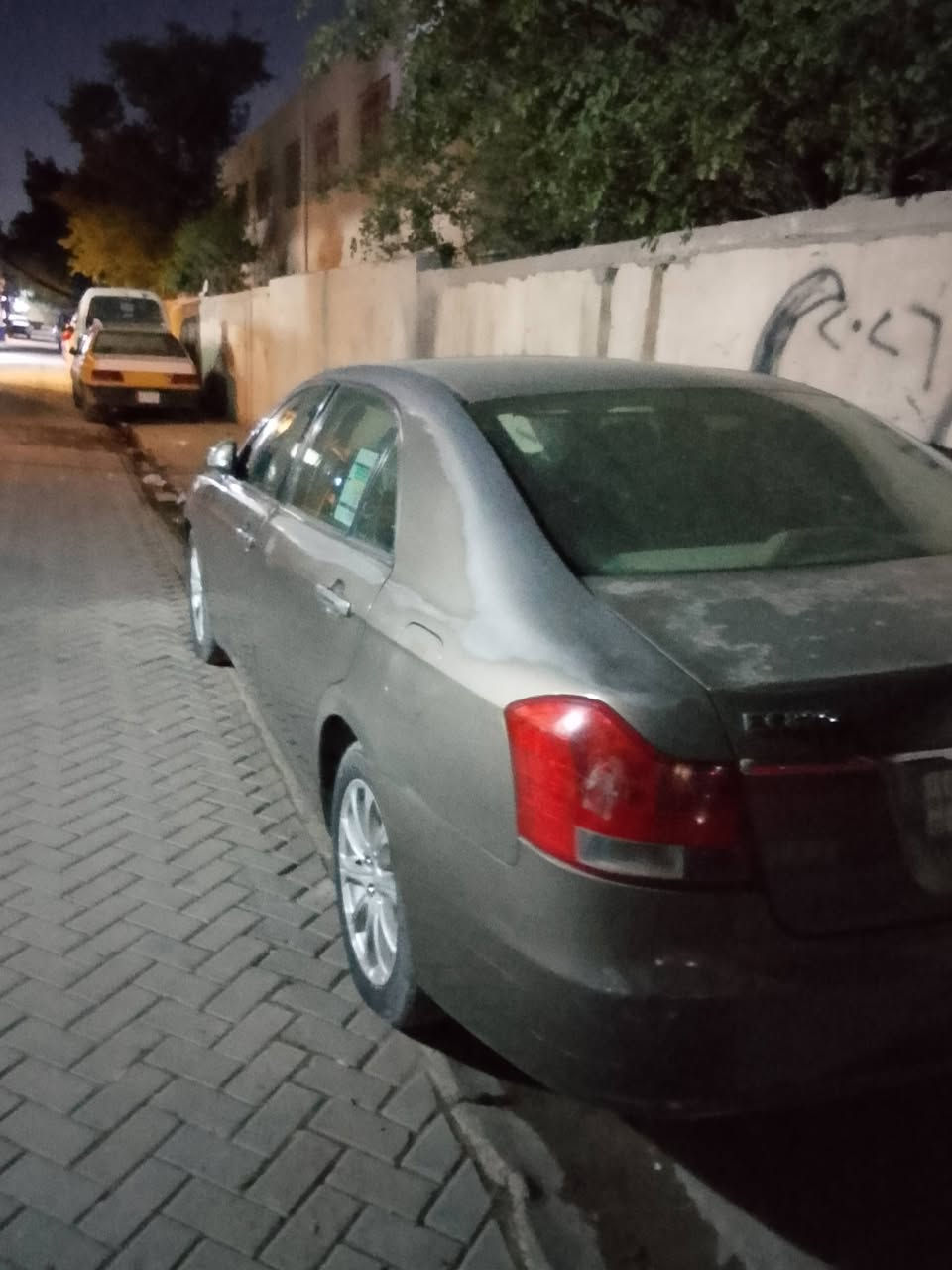 السلام عليكم. للبيع او المراوس
جيلي ام گراند موديل 2013

مكينة بلادية. مكينة وكير نضيفات 

محرك 4 سلندر حجم المحرك 2000 

تبريد شغال ثلج 2 قطعتين تبريد 

فتحة سلايد 

كشنات جلد لون بيجي 

بردة خلفية بلادية 

حساسات خلفية بلادية 

شاشة كامرة دوارة 

جام اوتو ينزل ويصعد 

لايتات لد امامي خلفي 

رقم بغداد جديد بسمي السيارة 

السعر 70 وبيها مجال 

السيارة صبغها جارد فقط 

العنوان بغداد مدينة الصدر 

رقم الهاتف ***********
