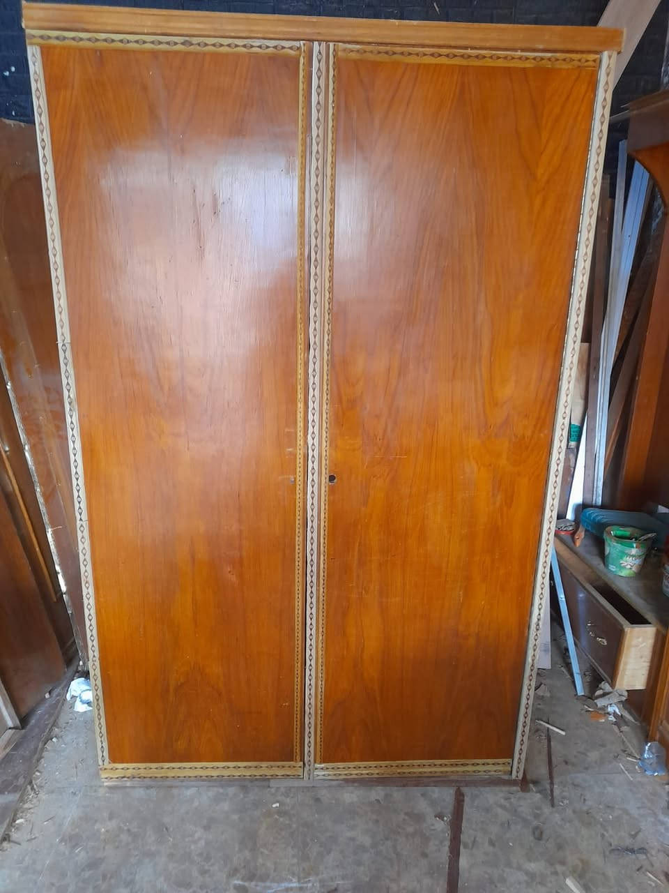 ابو ٣ب ١٣٠
ابو بابين ب ٨٠بعد يكمل يدات والرجل. اتصلو ع هذا الرقم ولفهمو اكثر

0773 114 7106
