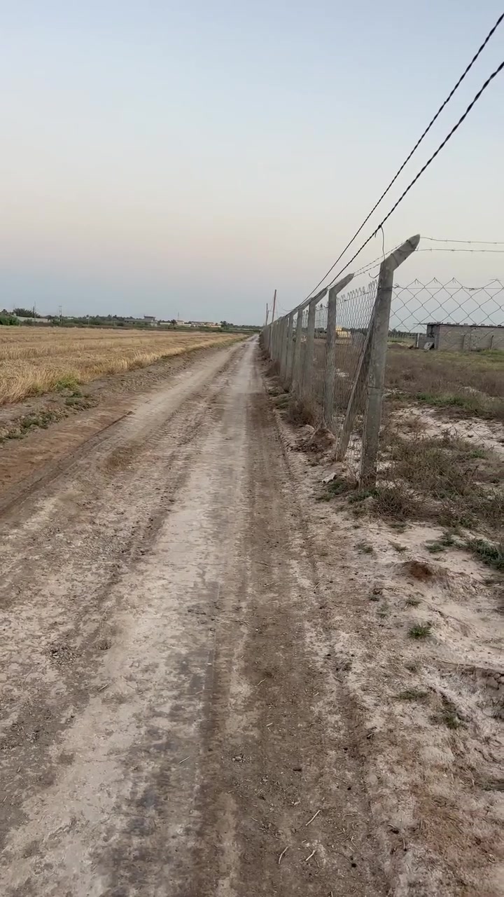 عدي دونمين   عقد ١٣٥منطقه كلش حلوه مسكونه مخدومه من كلشي ماء اساله ماء سقي كهرباء خط سحب تبعد عن ساحه القاء نص  ساعه بغداد التاجي البصام سعر الدونم ٢٥ الاتصال
***********
