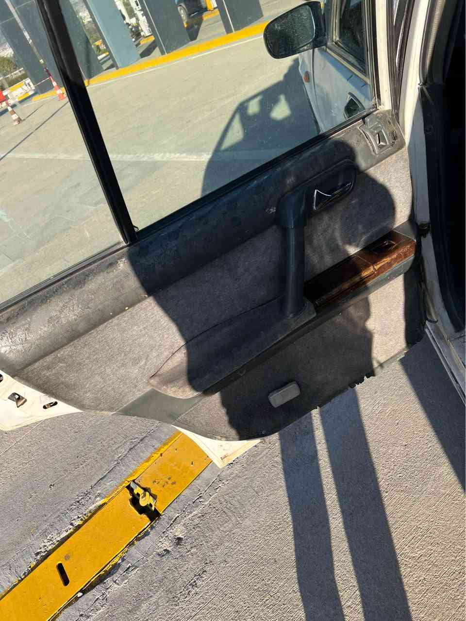 بەناوی خوای گەورەو میهرەبان لەسەر ئیزنی ئەدمین🤍🤍
نیسان سدریک مۆدێل 2002
سەیارەکە گێڕو مەکینەو ئەکسل بەشەرت
گێڕاعادی کلاج بەشەرت
٤ جام کارەبا
ناو فۆرمیکا
قفڵ مەرکەزی
ڕەقەم هەلێر 
موسو بڕاوەو 
سەنەوی و غەرامەی بەشەرت
*********** السليمانية, العراق
