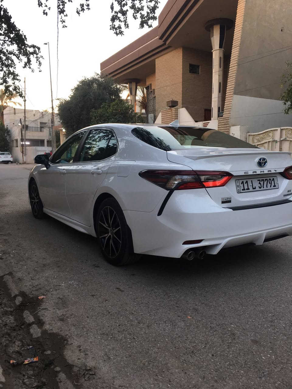 السلام عليكم ورحمة الله وبركاته
تويوتا كامري SE هايبرد أبيض ثلجي 2024 فول مواصفات رقم بغداد بأسمي فتحة وبصمة وكشن كهرباء وتدفئة وتبريد وشاحن واير ليس ورادارات امامي وخلفي وبعد بيها هواية مواصفات عداد المسافة 28 الف كامله بدون آي نقص حادثها موضح بالصور بدون ايرباك صار صبغ بيها فقط حافة البنيد ونرش السيارة جديده جدا السعر 225 ورقه وبيها مجال عنواني ديالى بعقوبة للاستفسار الاتصال على الرقم *********** متواجد على الانترنت
