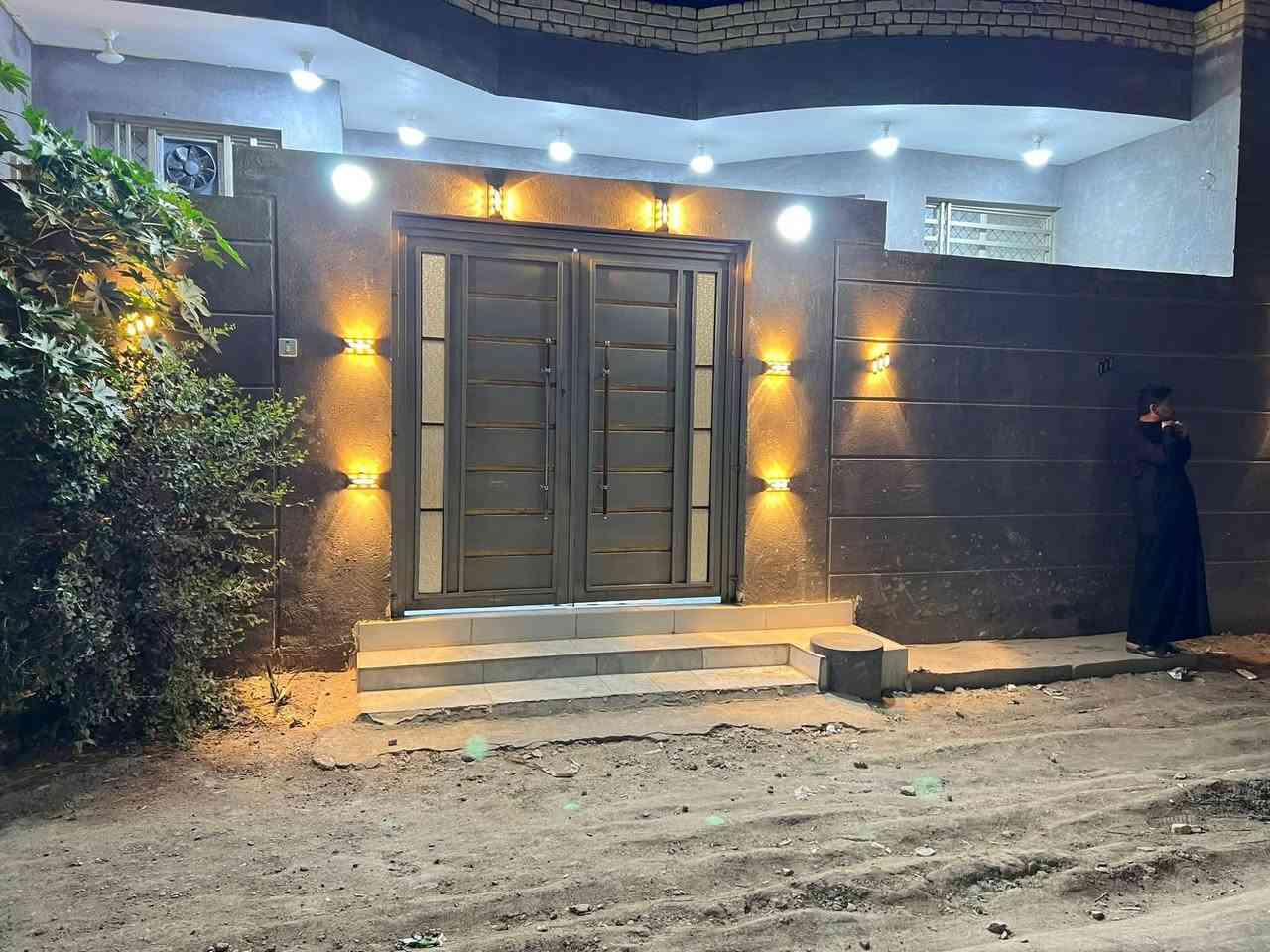 بيت للبيع مساحة 150 صب كونكريت بناء درجة أولى يتكون من صالة واستقبال وغرفة وصحيات خارجية وداخلية ومطبخ يقع من جهة السفينة شارع القيثارة ومن جهة السديناوية شارع مدرسة الامنيات


**إذا كنت صاحب هذا الإعلان وتريد حذفه لأي سبب، رجاءا أرسل رسالة إلى الدعم الفني**