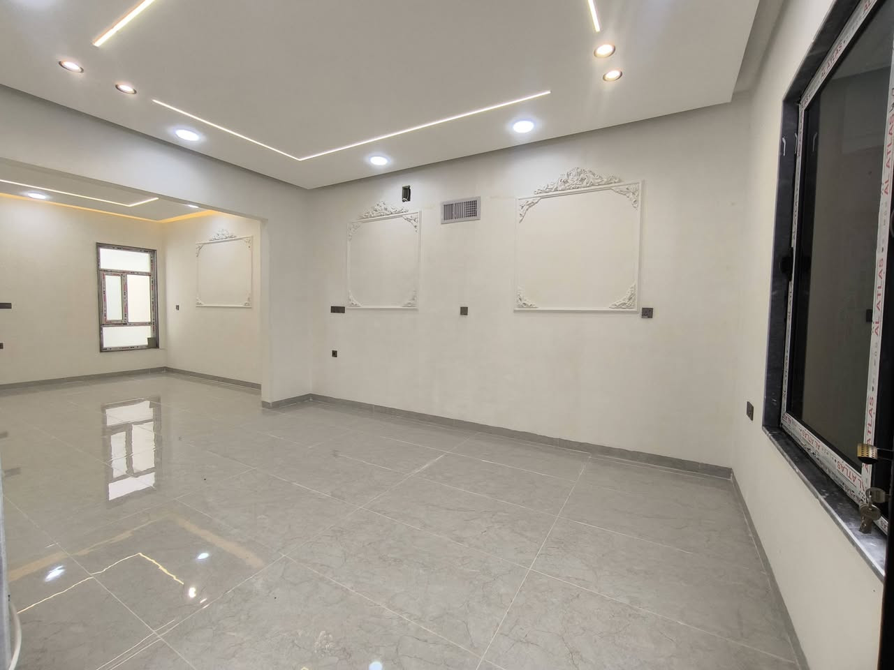 دار للـــــبيع
#الموقع/ حي الملايين الاولى قرب سايدين النخيل
#مساحة / 150 م واجهة 7.5 م
طابقين بناء حديث زيرو تسليم فوري
ط1 غرفتين نوم وهول واستقبال ومطبخ وصحيات وكراج
ط2 ثلاث غرف نوم وحده سويت وصحيات وهول
للاستفسار عن السعر الاتصال 
***********
***********
‏‪***********‬‏
#مكتب انوار الموصل للعقارات
البناء الجاهز سايدين حي العربي مقابل الكمارك
