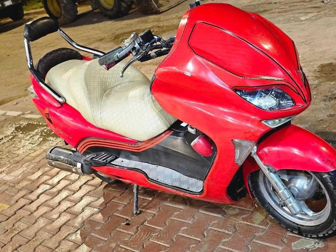 السلام عليكم مكلف بل نشر للبيع دراجه فورزه 0\8 كامله ما نقصه  شي مكينه كهربائيات شغاله اللتواصل مع صاحب الدراجه *********** العنوان الديوانيه السدير
