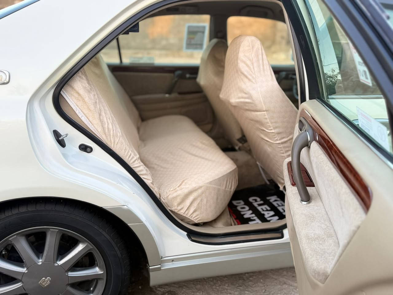 ***********
السعر 135 وبيه مجال
جنون موديل 2001اصل تحويل رقم نكليزي بصره مكفوله كفاله عامه من الضربه والكصه والنقل جثه والعيب الشرعي والاصوليات مكينه وكير جدد تخم تاير ويل جدد حداديه جديده فول عده لفتحه. 4 دكم شاصي 75 كرستال اصل تبريد قطعتين سياره جديده ماناقصه شي
