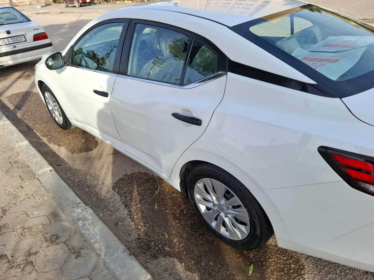 السلام عليكم 
نيسان سنترا ابيض وارد امريكي بغداد رقم وهزه جديد السياره كلش جديده استخدام شخصي ماشيه قليل مديل  2024 حادثه باب سايق مبدل مواصفات اعتياديه السعر 152 وبيه مجال مكان السياره نجف استفسار خاص او اتصل ***********8 النجف, العراق
