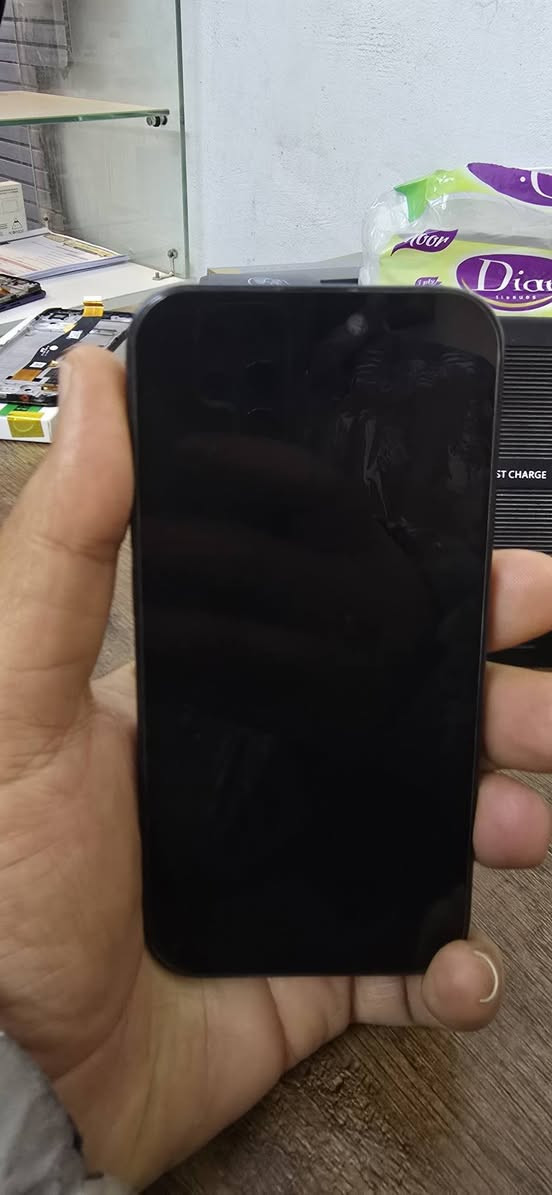 iphone 15pro البطارية كما موضح في الصورة و عدد مرات الشحن 120 فريم ذاكرة 256 نظافة 90% 
السعر 850 بيه مجال بسيط
تواصل موجود ماسنجر او الرقم الاتي
***********
