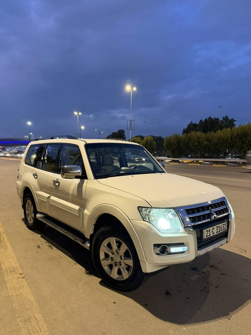 السلام عليكم
باجيرو 2018 مكفولة 
 رقم السليمانية دولي بسمي 
هزة جديدة 
 تحويل مباشر 
فول عدة الدمام والزراكات 
سلايد روف
مقاعد جلد  
7 راكب
3 قطع تبريد 
حساس  
فول تحكم ستيرن
داخل صاج
دركه صاج 3تحكمات
مري شفط
محرك 6 سلندر 3500
السعر ١٩٥ بيهة مجال جداا بسيط
***********
