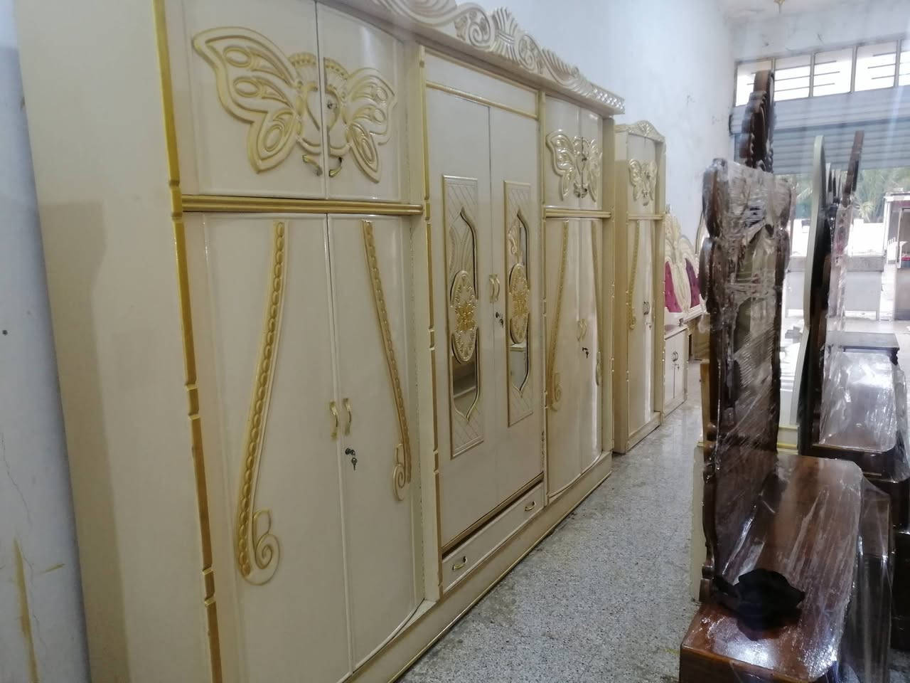 السلام عليكم غرفه للبيع ٦باب طابقين توصاه صاج داخل خارج صبغ حراري نظيفه جدا السعر ب٨٥٠ الف وبيه مجال العنوان بعقوبه كاطون الرازي شارع ابو رباح قرب مرطبات لسيد مزاد ابو كرار الغريباوي ***********
