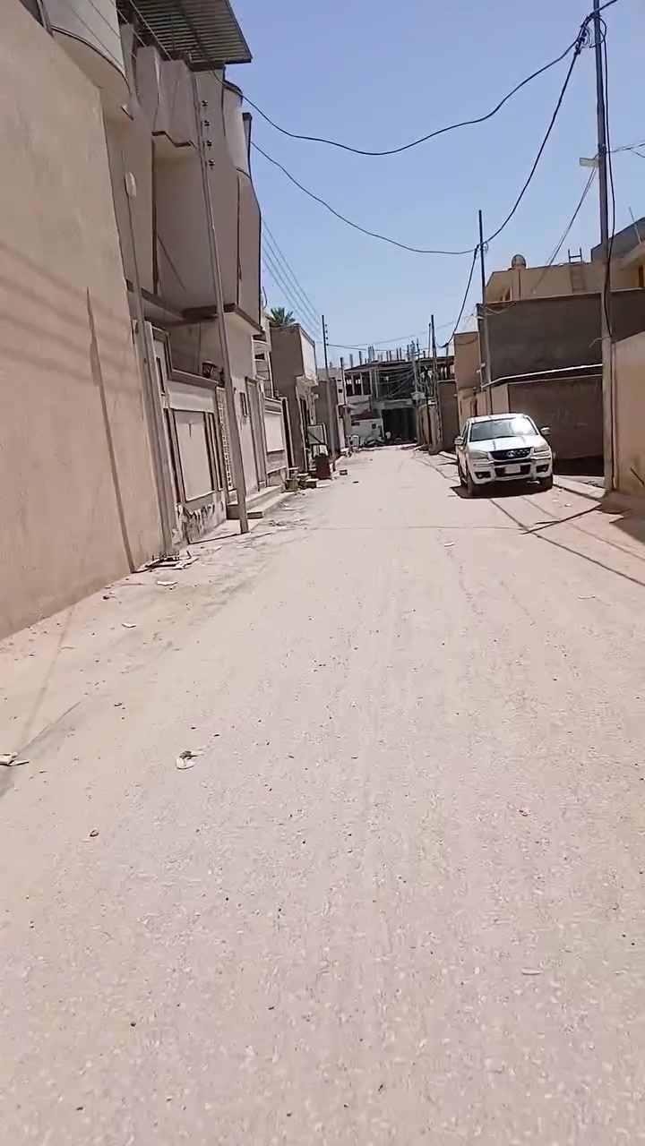 السلام عليكم ورحمة
#مكلف_بالنشر
دار للبيع 50 متر في كربلاء الولاية منطقة #عگد_بليبل 
الطابق الأرضي
صحيات.. مدخل البيت استقبال.. مطبخ مفتوح على الصالة مع منور وغرفة نهاية البيت
الطابق الثاني
 غرفة كبيرة مع صحيات وسطح ***********
