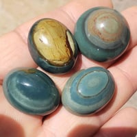 جزع بقراني يماني • أخضر • نادر