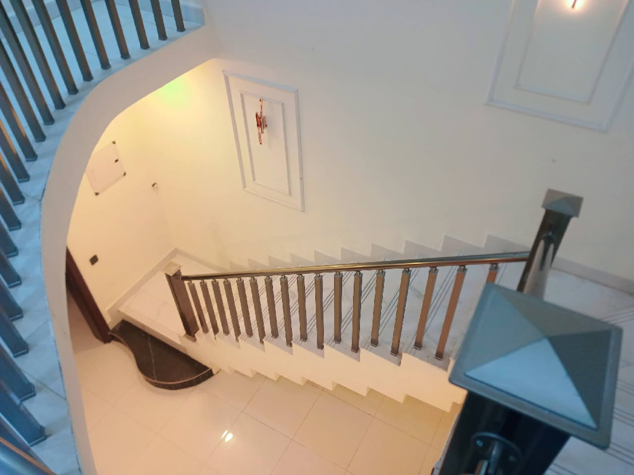 مشتمل البيع حي الشهداء بل بداية طابقين ٣غرف وصاله ومطبخ ستقبال كراج صحيات المساحه ١٢٥م شارع ١٠م سنه البناء ٢٠٢٤ للستفسار اتصل ***********
