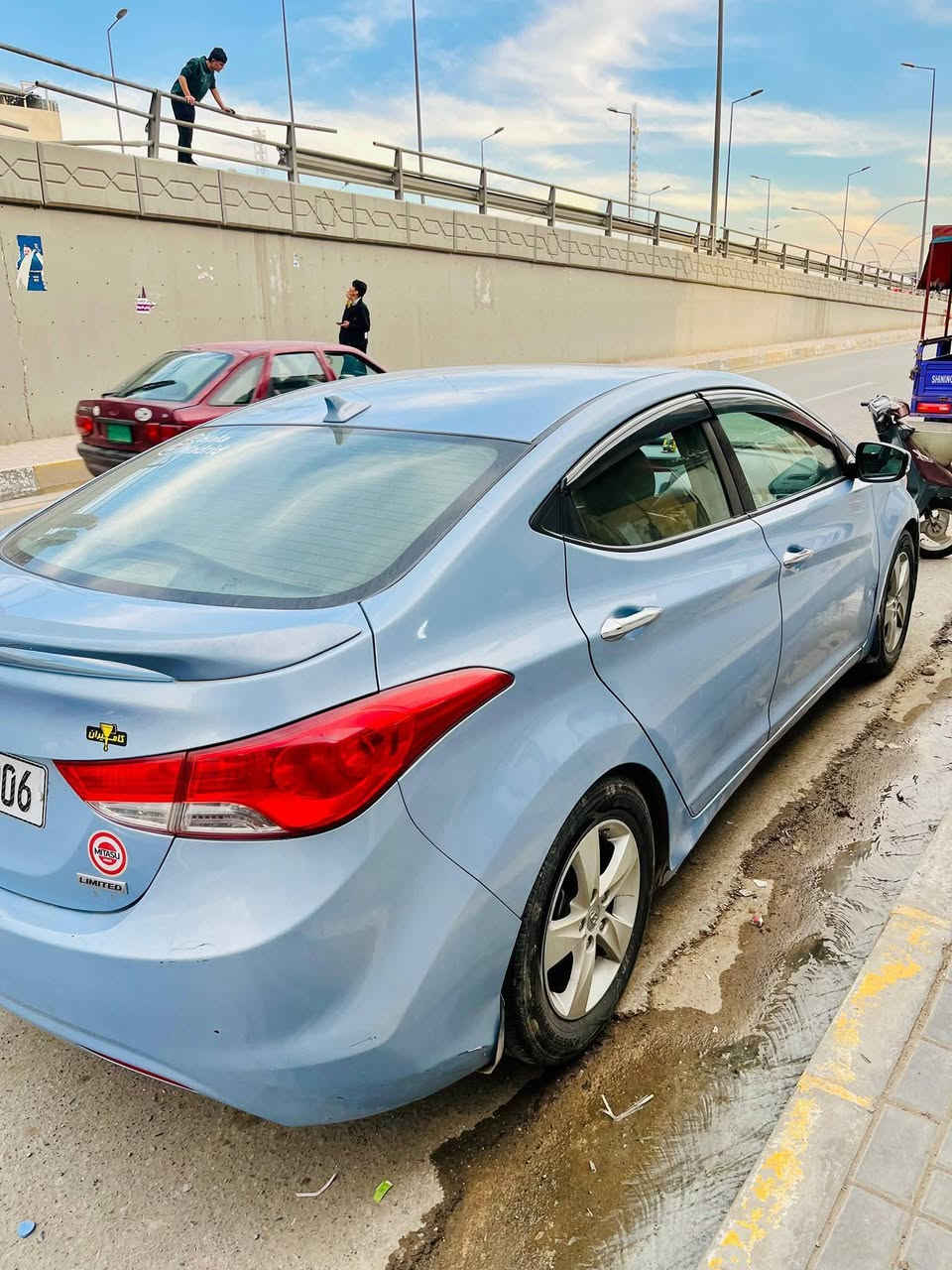 السلام عليكم 
النترا 2013 امريكي رقم نينوى 
محرك 18 دوش
السياره باسمي مع كابون بانزين 
فول عده البصمه 
كشنات جلد  هيتر 
فول تحكمات . مثبت سرعه 
ماشيه 98 ميل 
حادثها بامريكا چاملغ اليسار وبالعراق چاملغ اليمين
كهربائياتها وتحكماتها كلها شغلها  
محركها مفتوح . لا صرف لا نفخ 
كيرها شرط 
سعرها 115 بيها مجال 
‏‪***********‬‏ خابرني وتدلل
