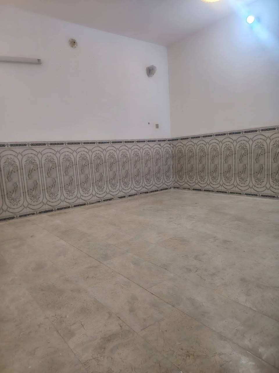 مشتمل ٥٠م حي النداء شارع مجمعات خلف مول بغداد يبعد عن الشارع ٣٠م ركن طابقين شغل جناي للستفسار***********
