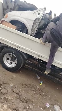 متوفره غراض دوج كرفان وكلايسلر من موديل ٩١.  الى موديل ٢٠١٠ للاستفسار ...