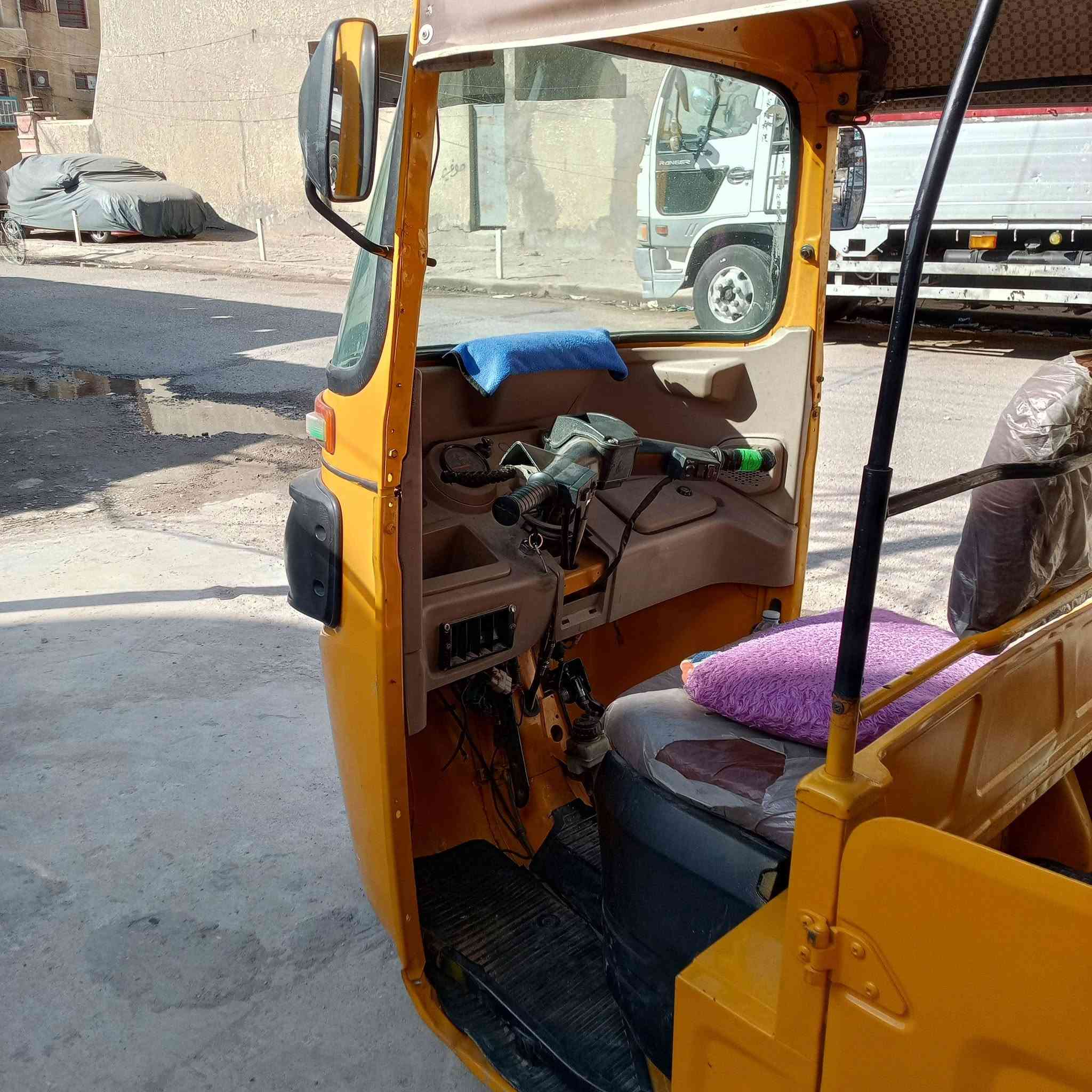 سلام عليكم تكتك ٢١مصبوغه عام مكينته مال 20 رقم وسنويه رقم نكليزي وسنويه موجوده عدي بس راعيها مسافر ناظري شوكت يرجع مو بسمي هيه السعر خاص ***********
