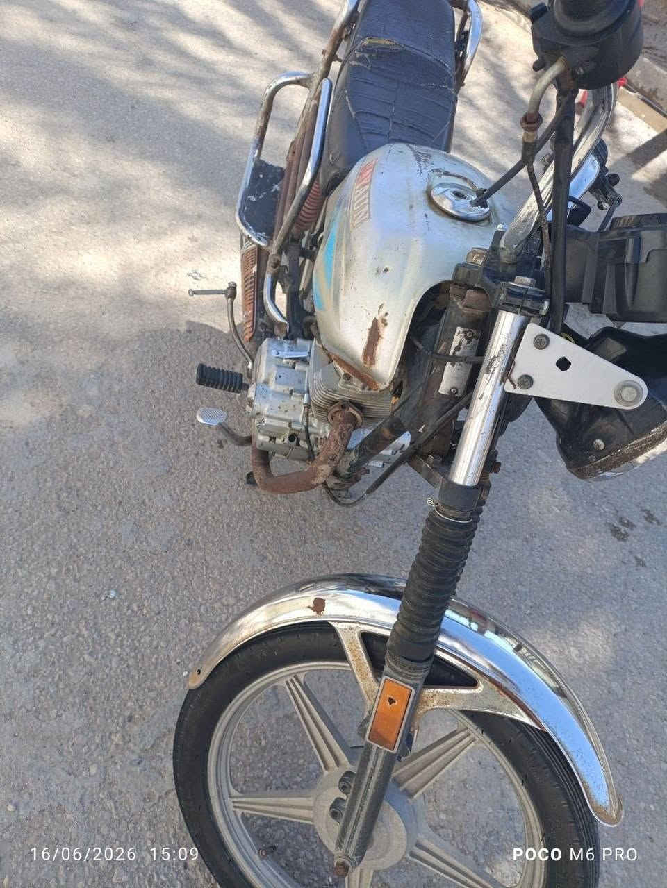 (سلام عليكم) دراجه نضيفه ما مفتوحه سعرهه مناسب 225 وبيها مجال كهرباءيات شغاله كلك مكفوله كفاله عامه من سرقه ومن كلشي مكاني كربلاء العطيشي***********
