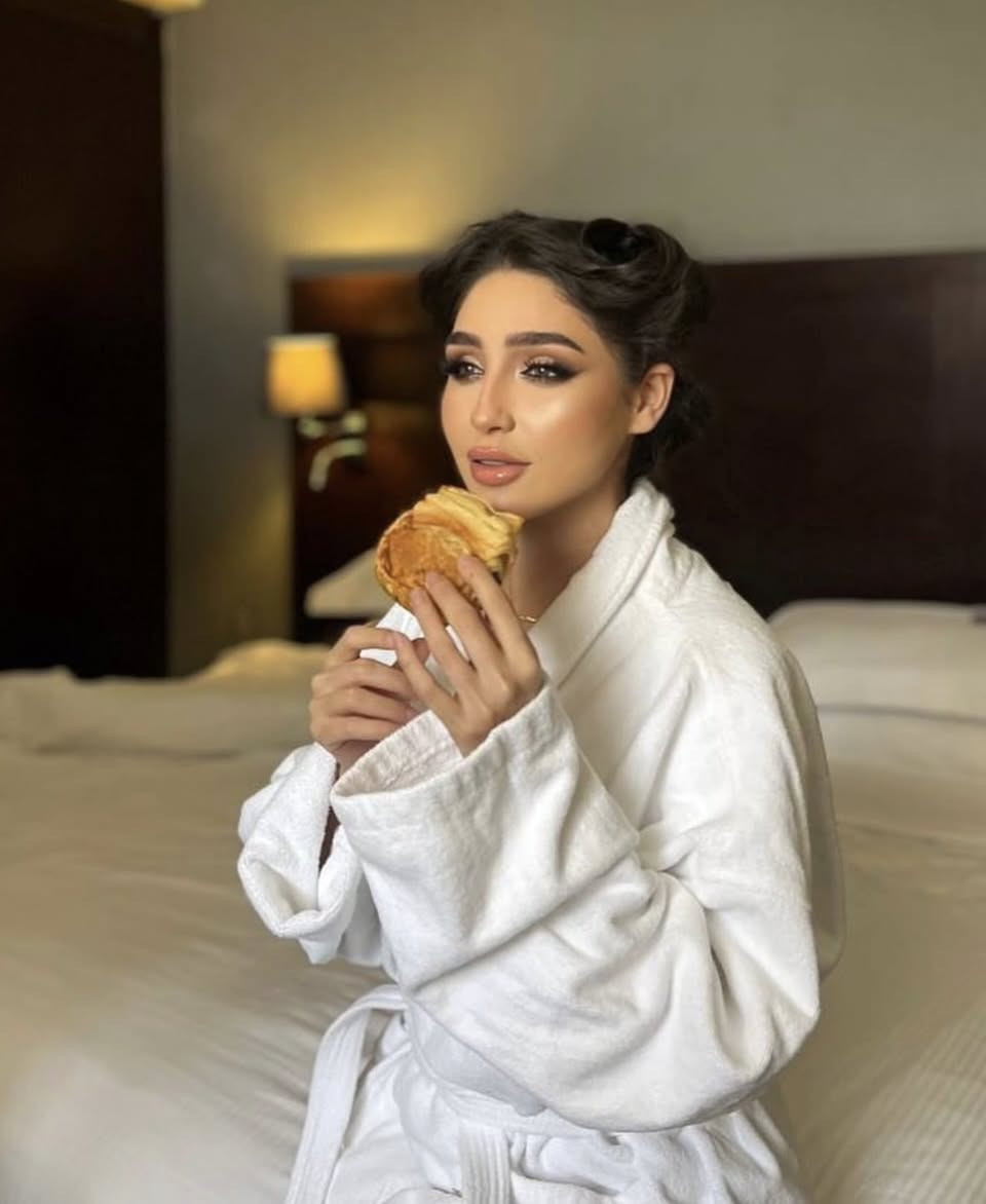 اعمال الماكيره زهراء للفنانه ساندي
صالون نزاكه للسيدات .. ديوانيه..ام الخيل السايدين قرب مأكولات الكوخ
حساب الانستا  👇👇
     flawless.zahraa  الماكيره زهراء
Salon__nazamaa  السنتر 
*********** واتس🥰
