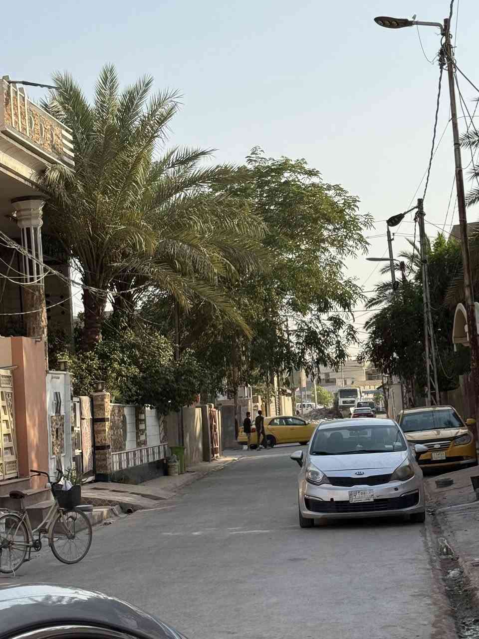 دار للبيع
منطقه العزات ملك صرف باسمي شخصيا 

طابقين بناء حديث ما مسكون 

الطابق الاول 

استقبال مطبخ صاله صحيات غرفه نوم ومنور 

الطابق الثاني 

غرفه وصاله وصحيات 

سطح أول وسطح ثاني 

بورك جبس بورك البيت كله 

السطوح اوزكام

الواجهه تطعيم 

ابعاده 

٥:٥٠ الواجهه 

٢٠ النزال 

خلف المعارض  تفاصيل اكثر داخل الصور 

السعر ١٨٠ 

***********اتصال 

*********** واتساب
