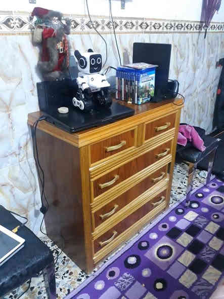 السلام عليكم 
للبيع غرفه صاج وجهين 
كنتور باب سلايت 
جربايه عدد ثنين صوميات مخزن وميوزه الجانبيه
ميز مرايا ميز تلفاز الغرفه جديده كلش
للبيع ب 1.000.000 بيهه مجال للشراي 
مكان حي بدر المحموديه 
للاستفسار . ***********
