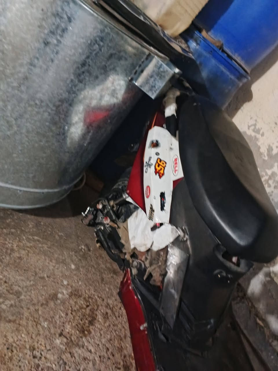 السلام عليكم ورحمه الله وبركاته دراجه سكنز للبيع بيها واير مال ملف قطع وايرين الدراجه على الفحص يقرن بطاريات 11: نص مثل ما قلت لكم سعر 200 قفل قفل مكاني فلوجه حي نزال رقمي*********** دراجه بس من صفحه وحده كفر مكسور الباقي نظيف مكسور
