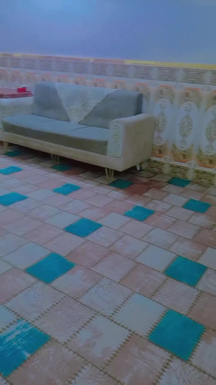 بيت زاعي للبيع بحي نيسان مساحه 110 استقبال كبير وصاله وغرفه ومطبخ قريب ع الحولي مقابيل العسكري استفسار ع ارقم ***********
