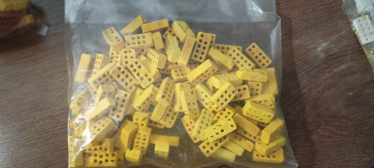 Mini bricks 🧱 
طابوق المجسمات اصفر واحمر  متوفر 
قياس 3.5 cm long 
High 1.5 cm 
Width 1.5 cm
السعر حسب الطلب الكمية والعدد
لهواية المصغرات والديكور وتصميم وفن العمارة يوجد توصيل لجميع أنحاء العراق البصرة, العراق


**إذا كنت صاحب هذا الإعلان وتريد حذفه لأي سبب، رجاءا أرسل رسالة إلى الدعم الفني**