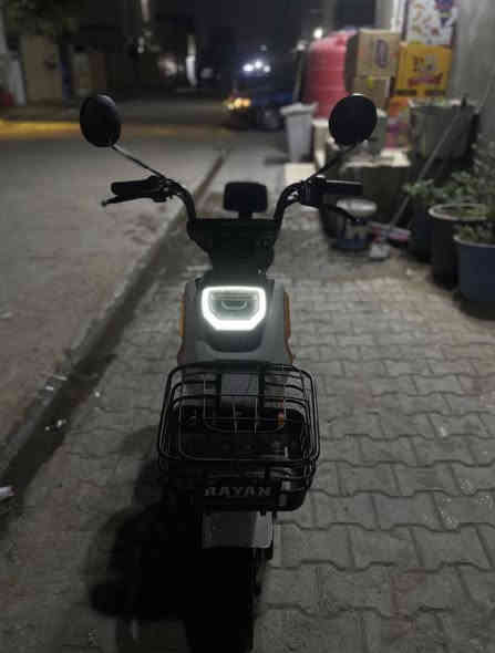 السلام عليكم 
دراجة ريان حجم14 للبيع 
موديل2024
4بطاريات كبار
تشغيل عن بعد موجود 
حساسات شغالة 
التسارع 50حقيقي
اشاير امامي خلفي شغال 
كهربائيات شخالة شرط الفحص 
بريكات امامي خلفي شغال 
شاشة ايباد 
الشاحنة48Vاصلي  
السعر 225 
العنوان نجف حي ميسان ***********
