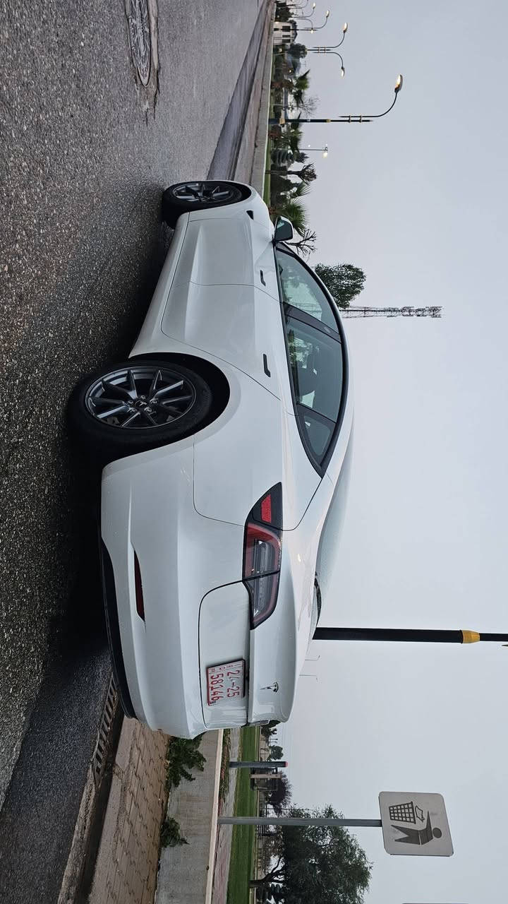 تيسلا 3 
2023
تك ماطور 
اون لاين
ماشية ٤٠ الف مايل
صبغ جاملغ خلف السايق وجزء من قبغ الجنطه من فوك  
بدون دواخل والايرباك سليم 
رقم اربيل  جاهزة ولا نقص 
السعر ١٧٥ ورقه ومجال قليل جدا
***********
