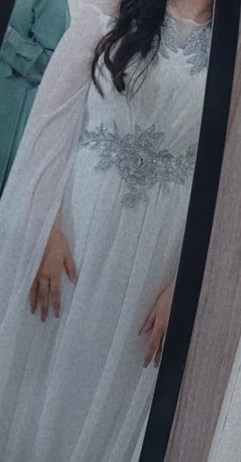 السلام عليكم متوفر فستان خطوبة للبيع 
ملبوس ساعتين فقط !
سعر الشراء : 130 الف 
سعر البيع :50 الف 
يوجد توصيل 
للأتصال : ***********
