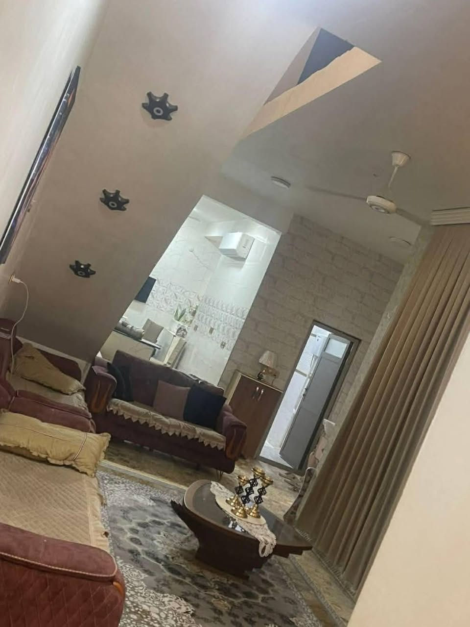 يا اللة بيت للبيع مساحة100مترواجهه 5والنزال 20بناء طابق واحد يتكون من استقبال وهول مع صحيات ومنور وغرفة نوم  بناء حديث عنوان زعفرانية شارع الربيع زراعي بيت بنية بفرع السادس سعره 92 والتفاصيل عل الخاص او الرقم ***********
