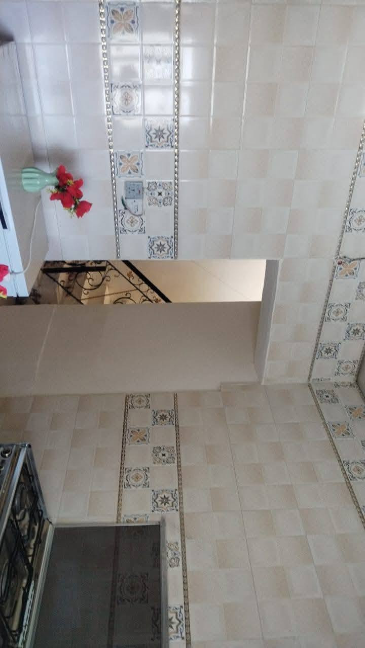السلام عليكم بيت للايجار ١٥٠ متر جاهز من ماء كهرباء بيت نظيف وجديد المنطقه ام الخيل تفاصيل براني صاله حمام مطبخ طارمه بيت حلو جدآ اخوكم حيدر ابو دعدوعه هذا رقمي بي واساب واتصال ***********
