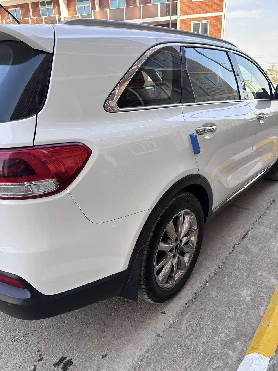 السلام عليكم للبيع سورنتو موديل 2018 رقم بغداد دولي بـ اسمي السيارة نضيفة وجدية وماشية 80الف بس للاستفسار *********** المكان بغداد
