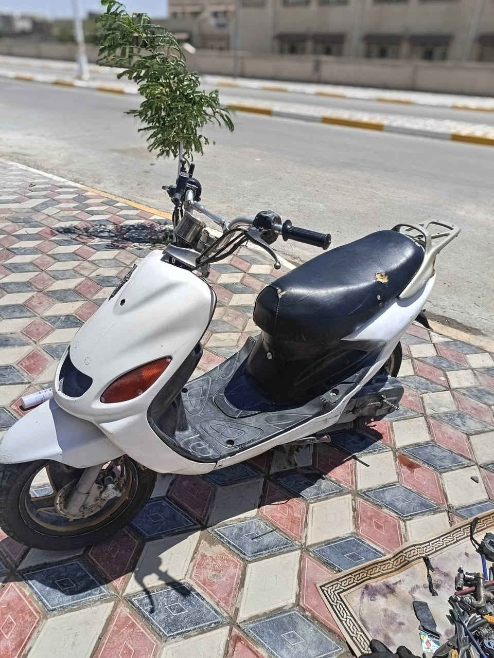 السلام عليكم
🛵دراجه دولفين للبيع 
مفتوحه مره وحده 
العنوان .الرميثه الجديده
الرقم.***********📞
السعر خاص
