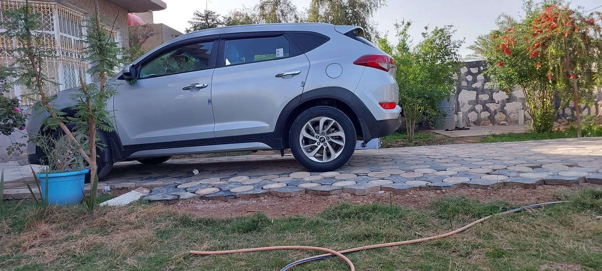 سلام عليكم توسان أمريكي قطعه واحده خارجي ماشيه 40 الف حقيقي سياره احله من أصور  السعر 155 وبيه مجال  ***********
