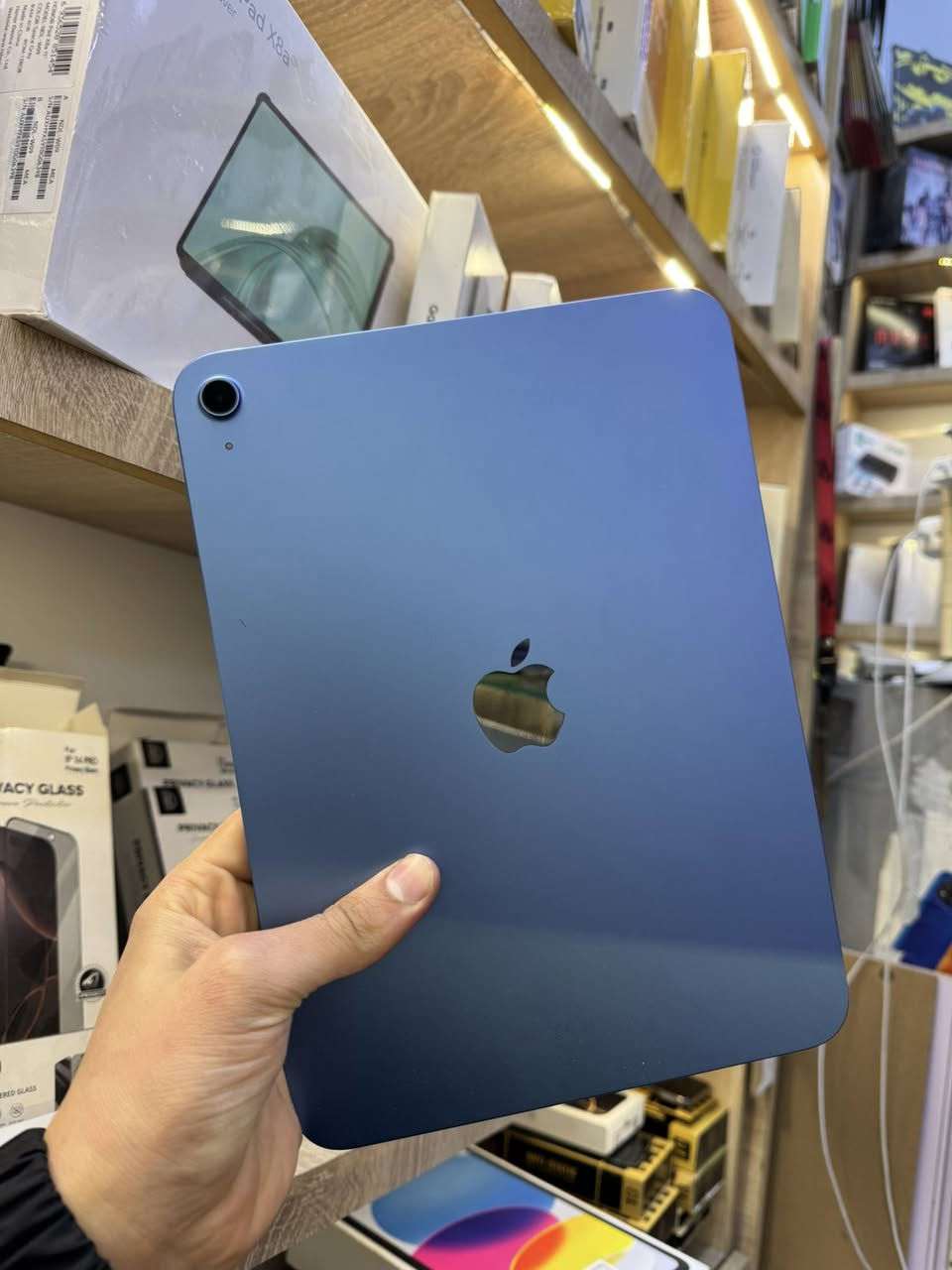 السلام عليكم ايباد 11 رام 128 لون ازرق
بطارية 100 عدد الدورات 20 حالة حال طك الباكيت

ضمان ABM جديد بمعنى الكلمة سعرة 400 الف

عنوان بغداد سيدية***********
