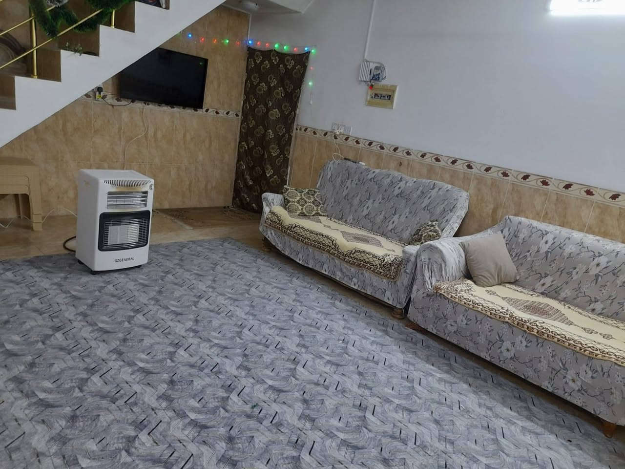 بيت للبيع بقربو مساحه 125 ما مطلوب طابقين بناء سليماني ***********

