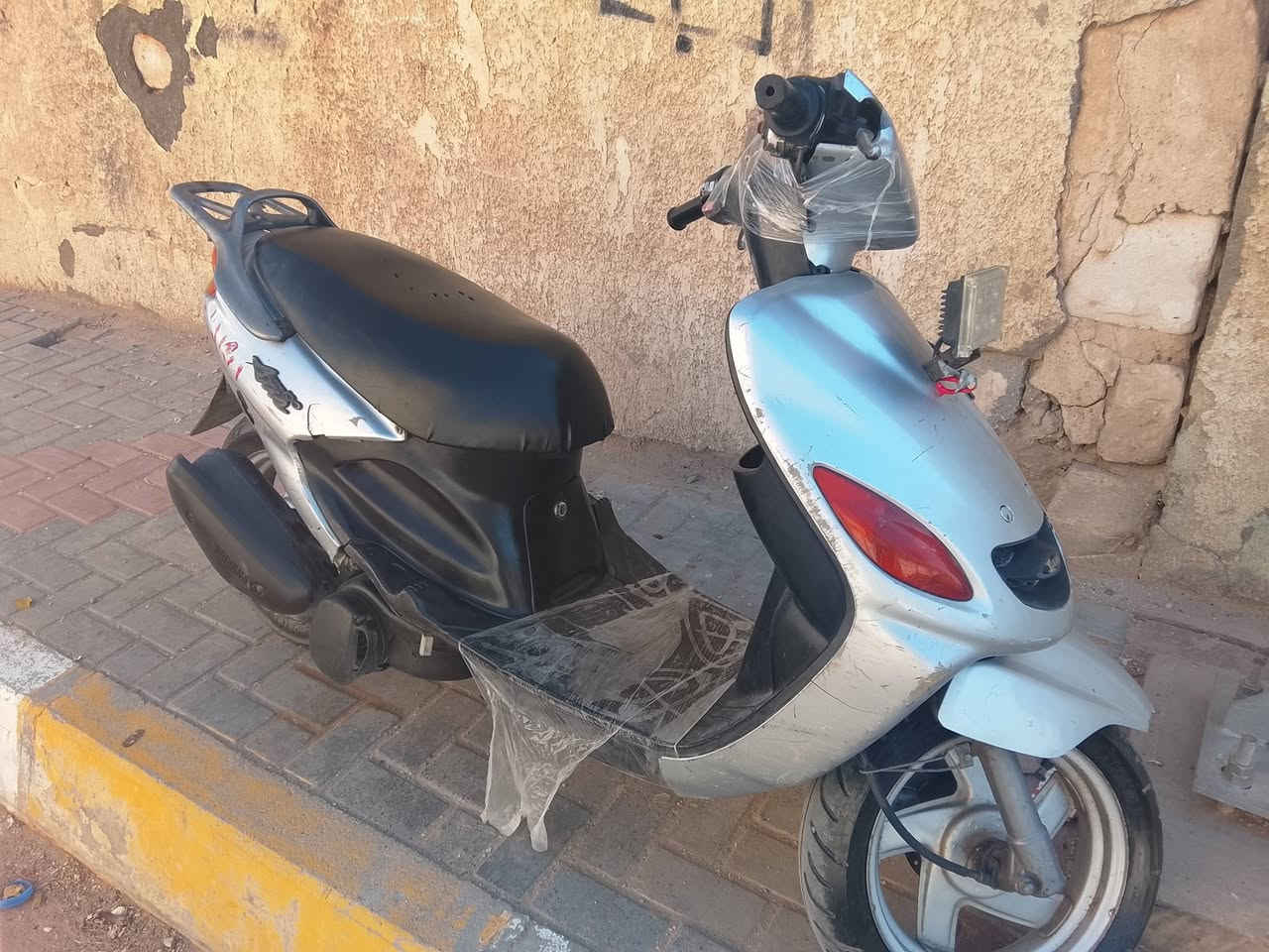 لبيع سعره 140 قفل كربلاء حي العامل بل اخير يم جامع اهل لبيت ***********
