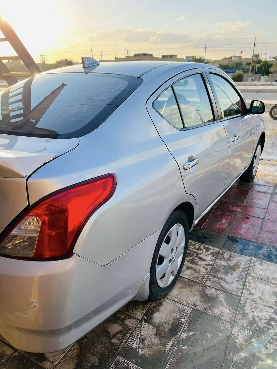 السلام عليكم
نيسان صني هندي 2024 رقم ذي قار معوقين 
سياره نضيفه جديده جاهزه من كلشي مانقصه شي 
ضربته جنطه تعمير مابيه تبدليل  سونار عندي موجود 
مكان السيارة ناصريه مركز. 
***********
