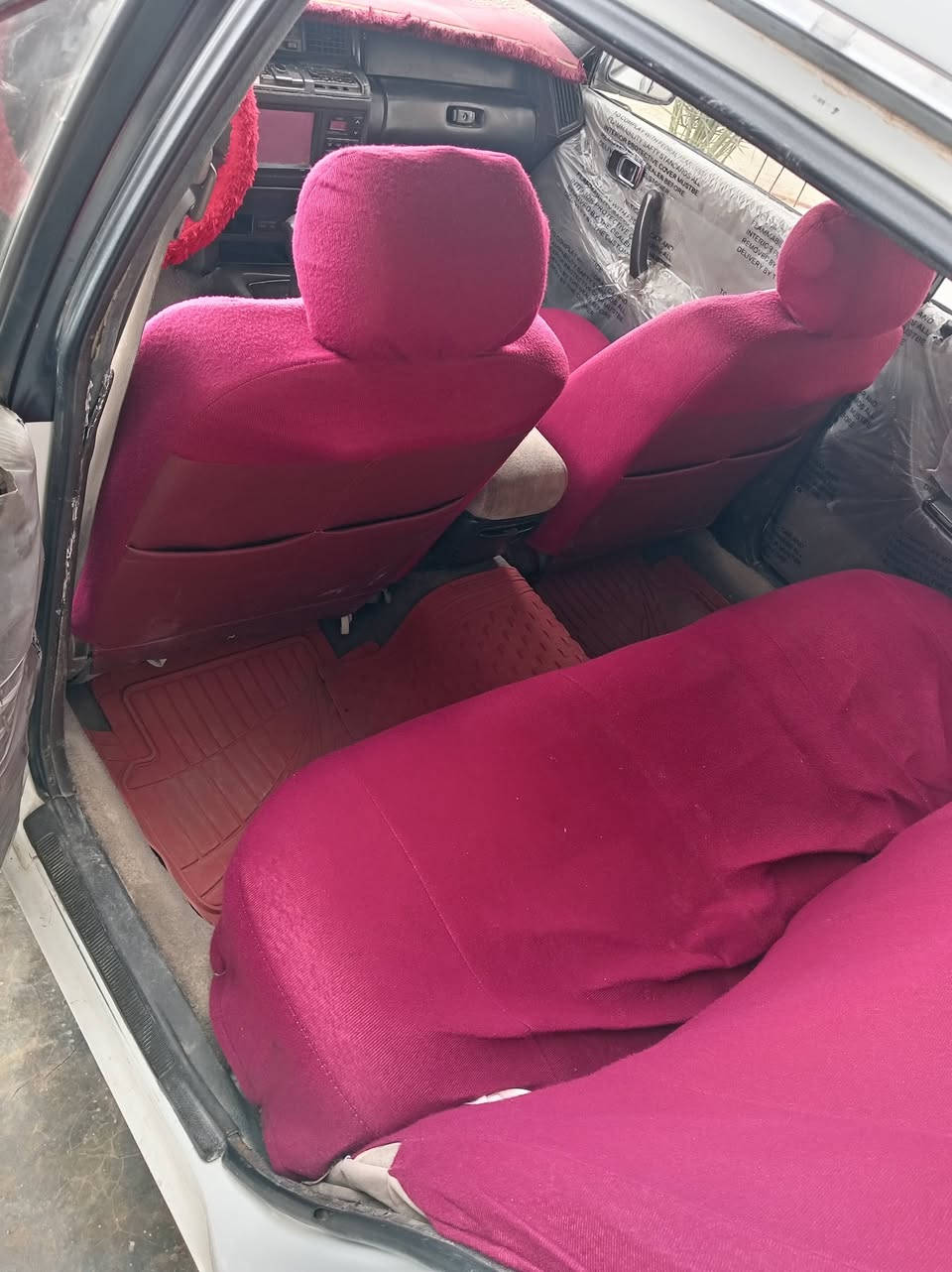 السلام عليكم ورحمة الله وبركاته
سيدان للبيع سعر 54ورقه $ بيهة مجال الموديل 92

تريد وكاله تريد تحويل سنويه لل 2028 شرعي موجود

رقم تلفون ***********خاص ماكو لان مكلف
