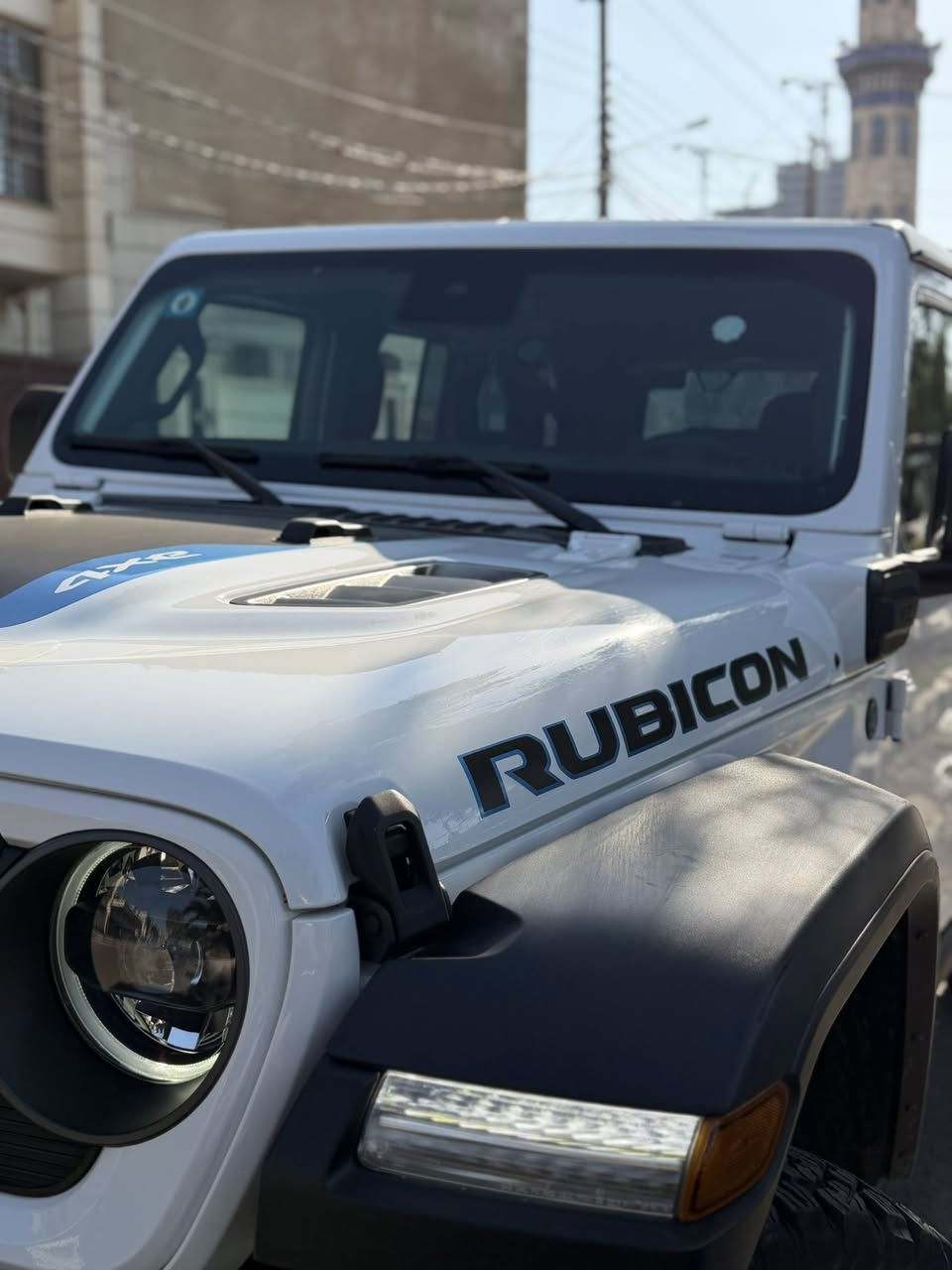 السلام عليكم 
جيب رانكلر (روبيكون ) 4Xe
موديل ٢٠٢٤ 
السعر ٢٦٥ $
السياره ٣ محركات 
هجين وكهرباء ومكينه ٢٠٠٠ توربو 

فول مواصفات ومواصفات الروبيةون معروف 
حادث السياره خلفي 
الداخل الجديد ذات الشاشه الكبيره 
رقم بغداد تحويل ثاني يوم 
عوان السياره بغداد الجادريه 
***********
