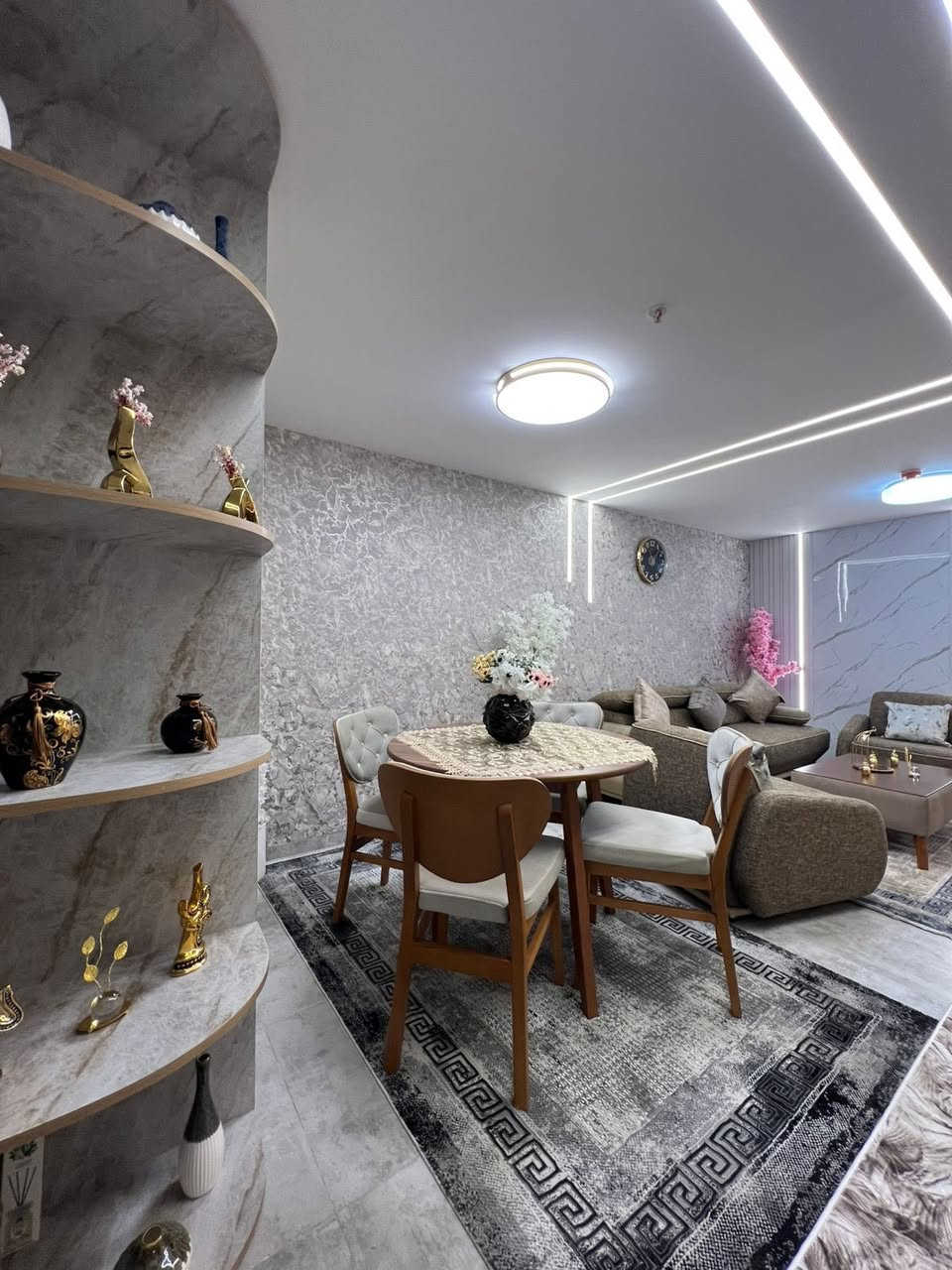 شقه للإجار من لايف تاور - اربيل ⚜️
غرفتين و صالة مؤثث (2+1)
مساحة : 110m
نظيف و مرتب
للمزيد من المعلومات اتصل بواتس آب:
***********📱
