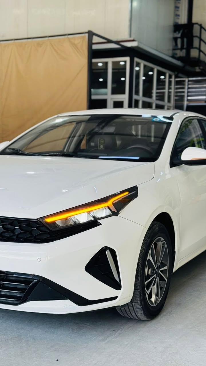 السلام عليكم
للبيع كيا k3 
موديل ٢٠٢٤
عداد ١٨ الف كيلو
فول مواصفات
بصمة 
سلايد
كشنات جلد
هاند بريك بصمة
شاشة 
كاميرا 
حساس امامي خلفي
مري شفط
السيارة مكفولة كفالة عامة من الضربة والصبغ والبارد
السعر ١٤٣ ورقة 
***********
***********
