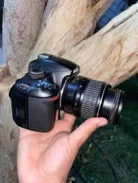 للبيع نيكون   NIKON  3200 D   الملحقات  عدسه 55.18 اوتو فوكس  شاحنه بط...
